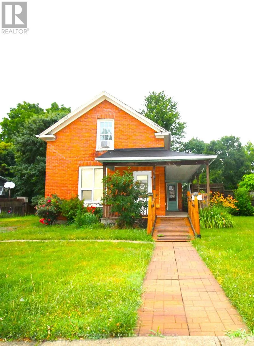217 FOREST STREET W