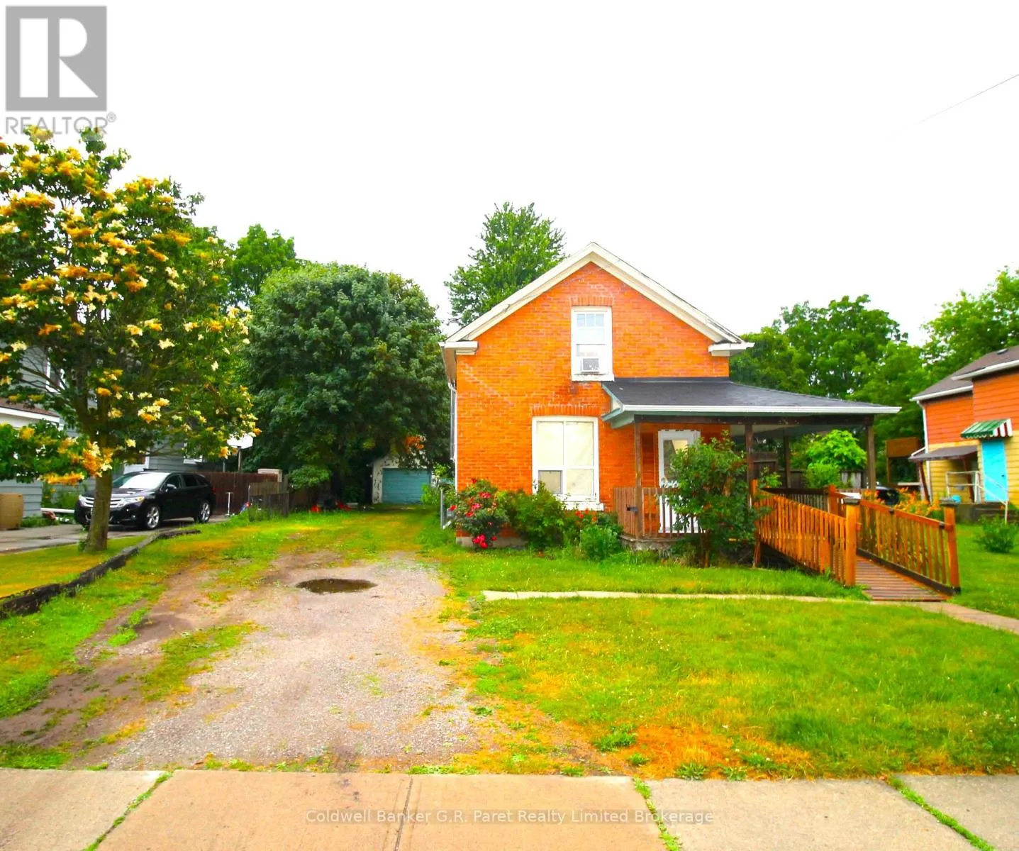217 FOREST STREET W