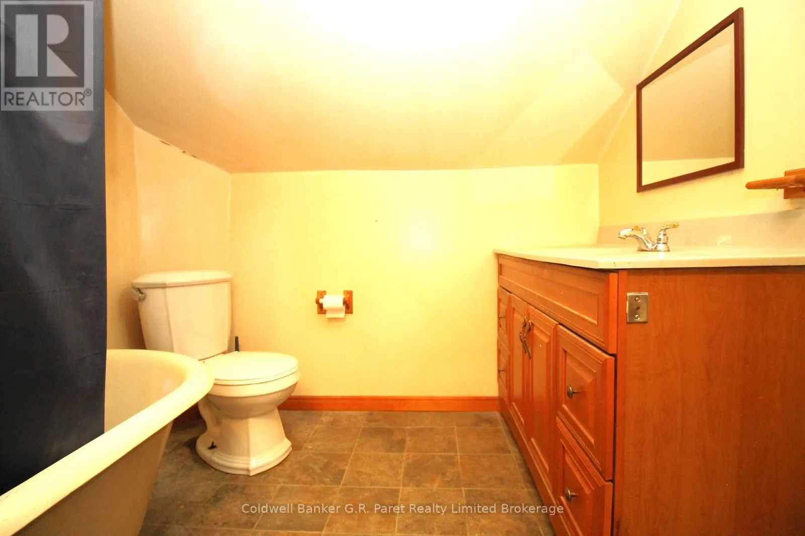 217 FOREST STREET W