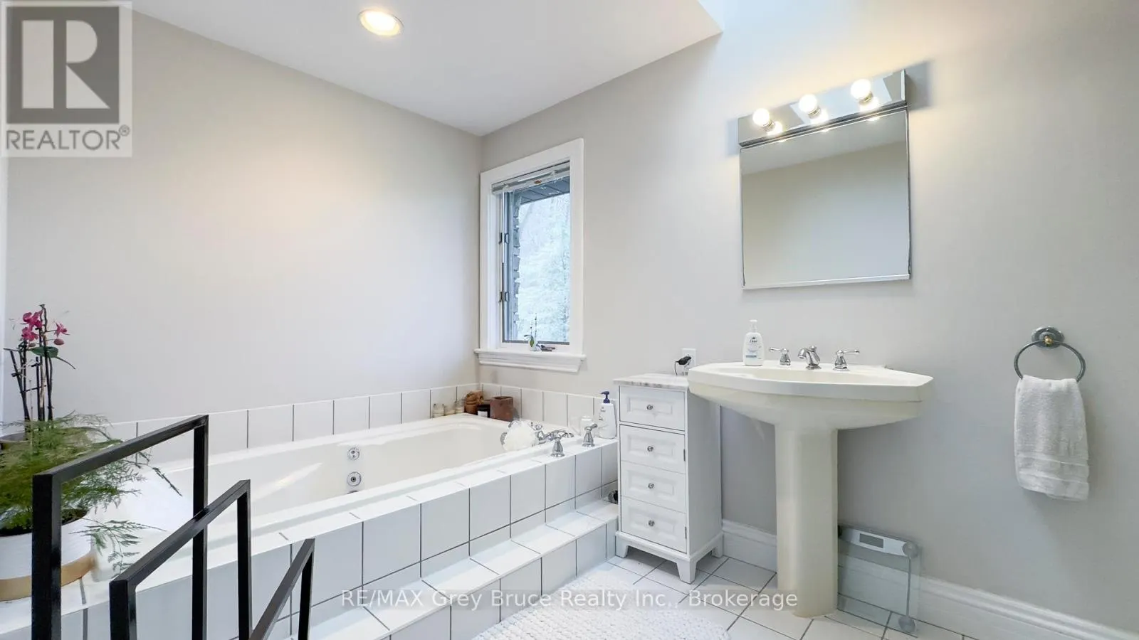 128 THORNRIDGE ROAD