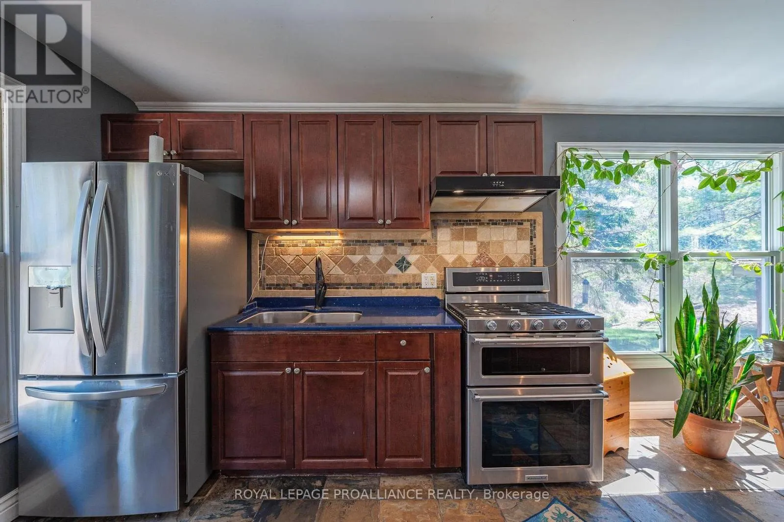 280 PRESQU'ILE PARKWAY
