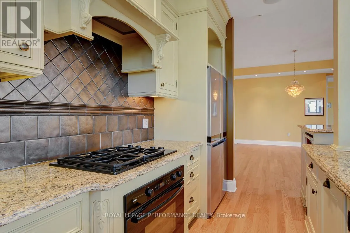 PH2 - 260 BESSERER STREET