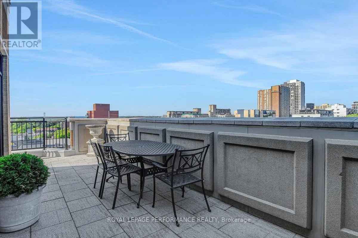 PH2 - 260 BESSERER STREET