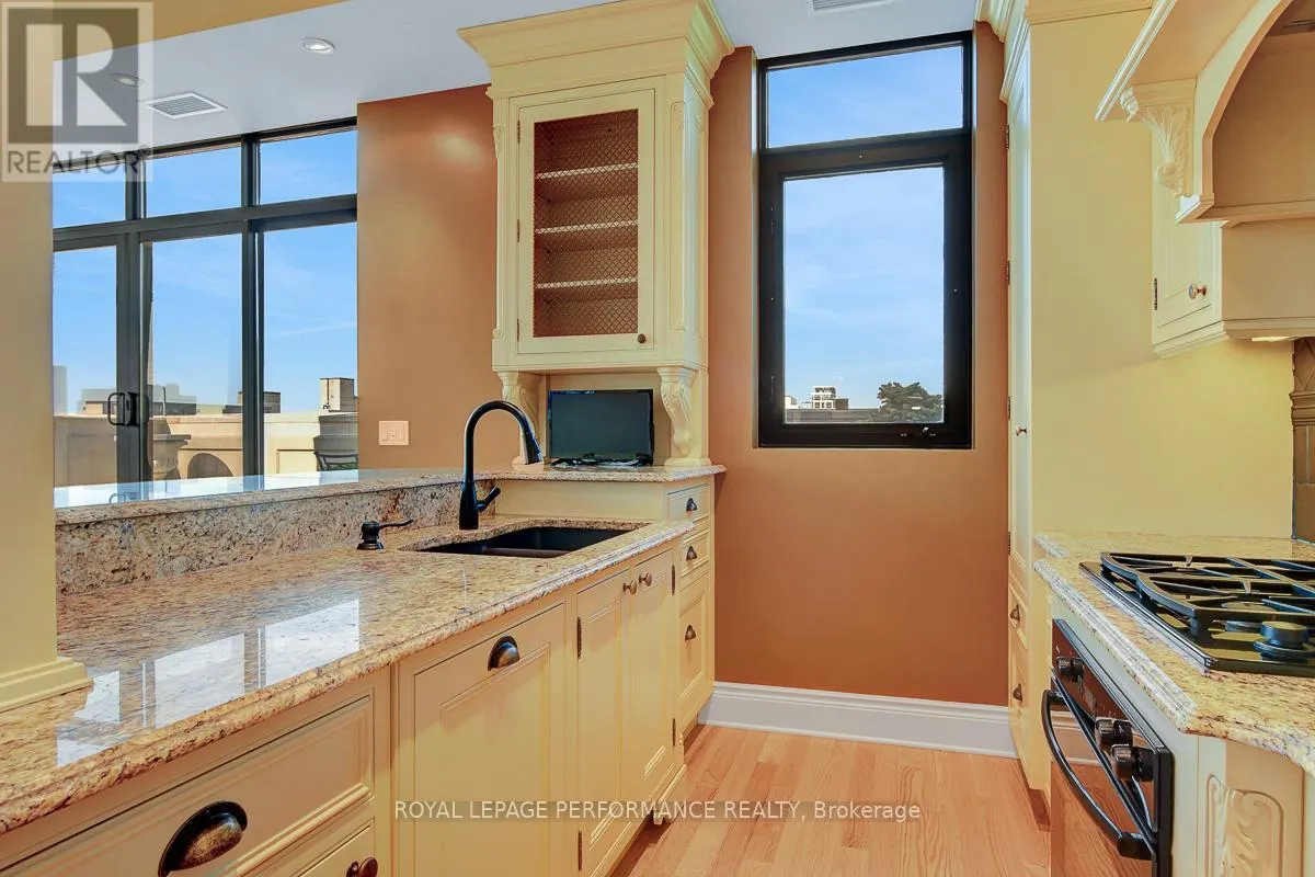 PH2 - 260 BESSERER STREET