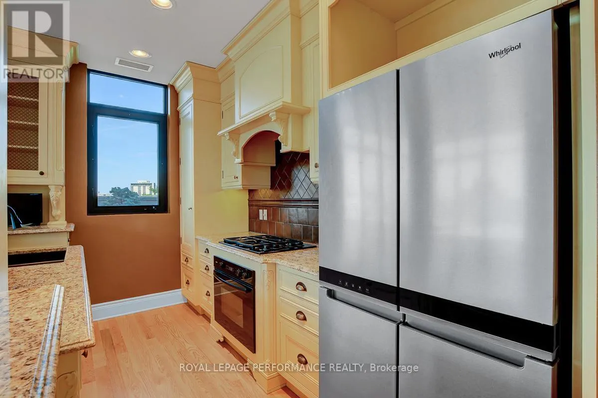 PH2 - 260 BESSERER STREET