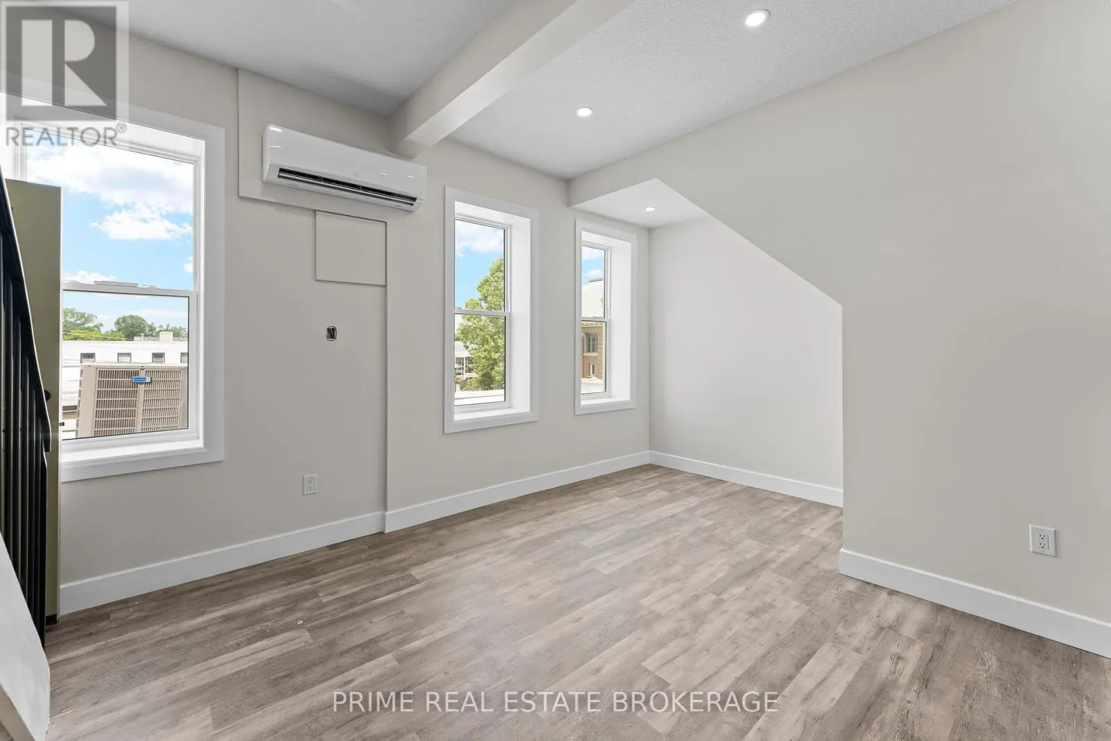 8 - 539 TALBOT STREET, #8