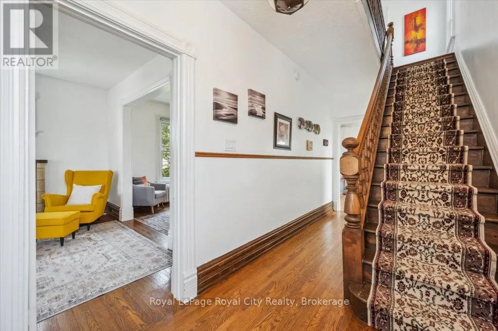 572 WOOLWICH STREET