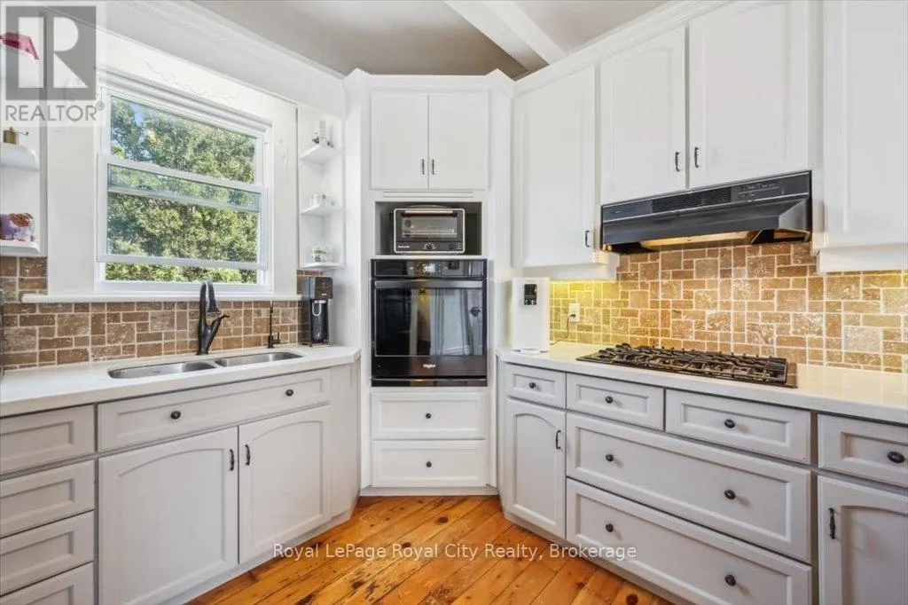 572 WOOLWICH STREET