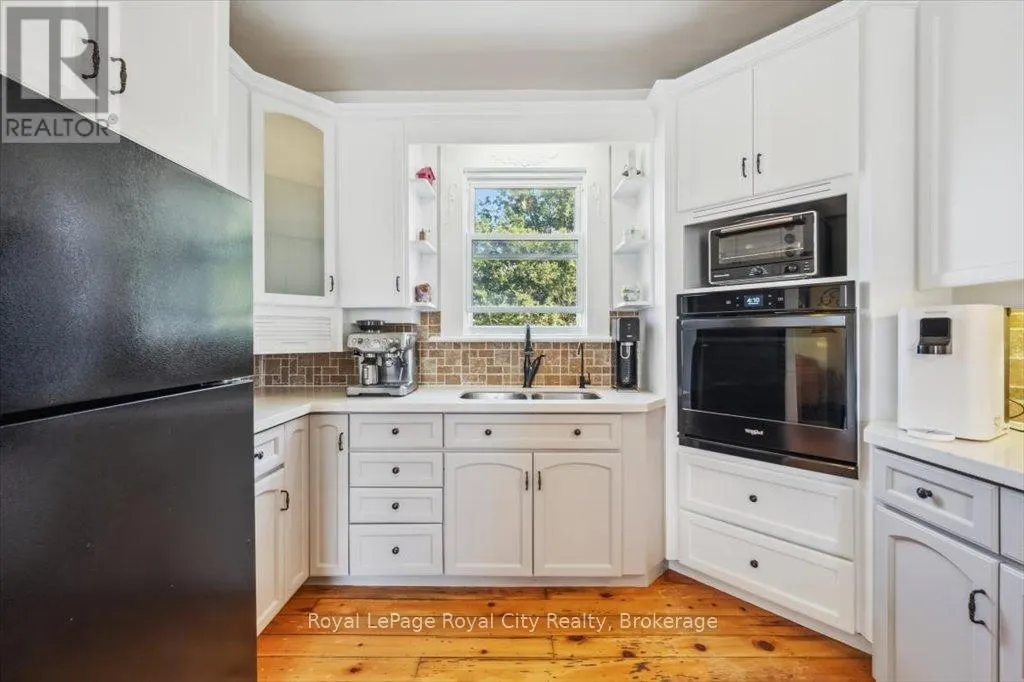 572 WOOLWICH STREET