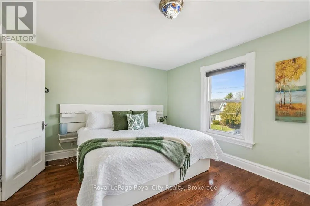 572 WOOLWICH STREET