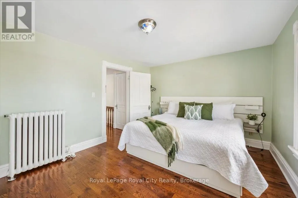 572 WOOLWICH STREET
