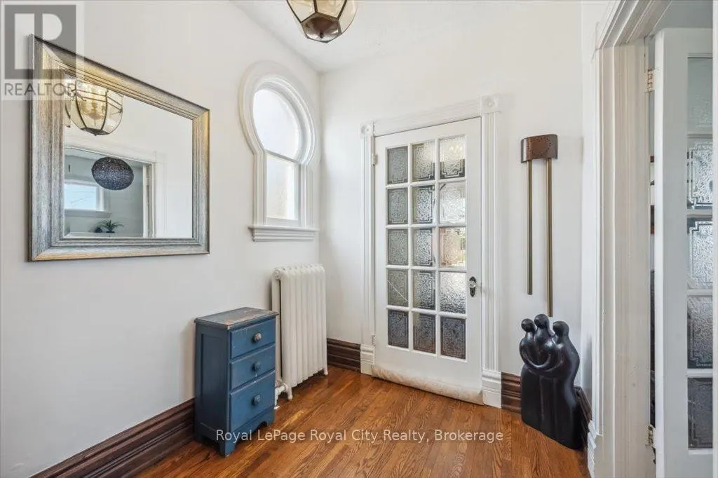 572 WOOLWICH STREET