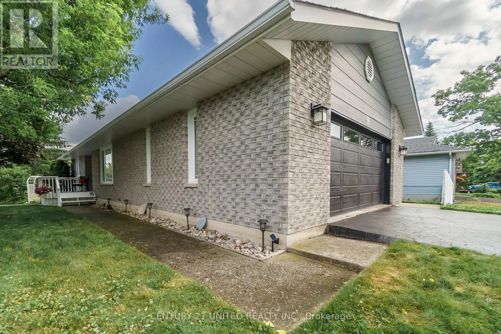 39 CEDARTREE LANE