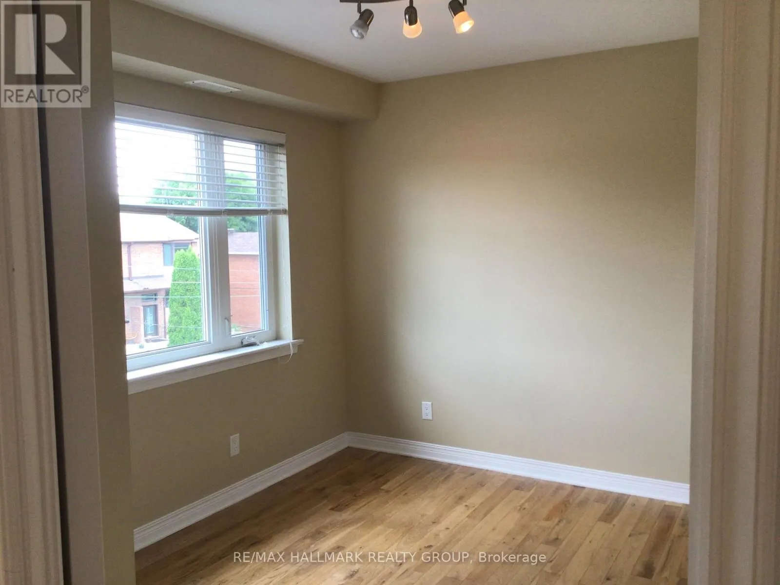 324 CURRELL AVENUE