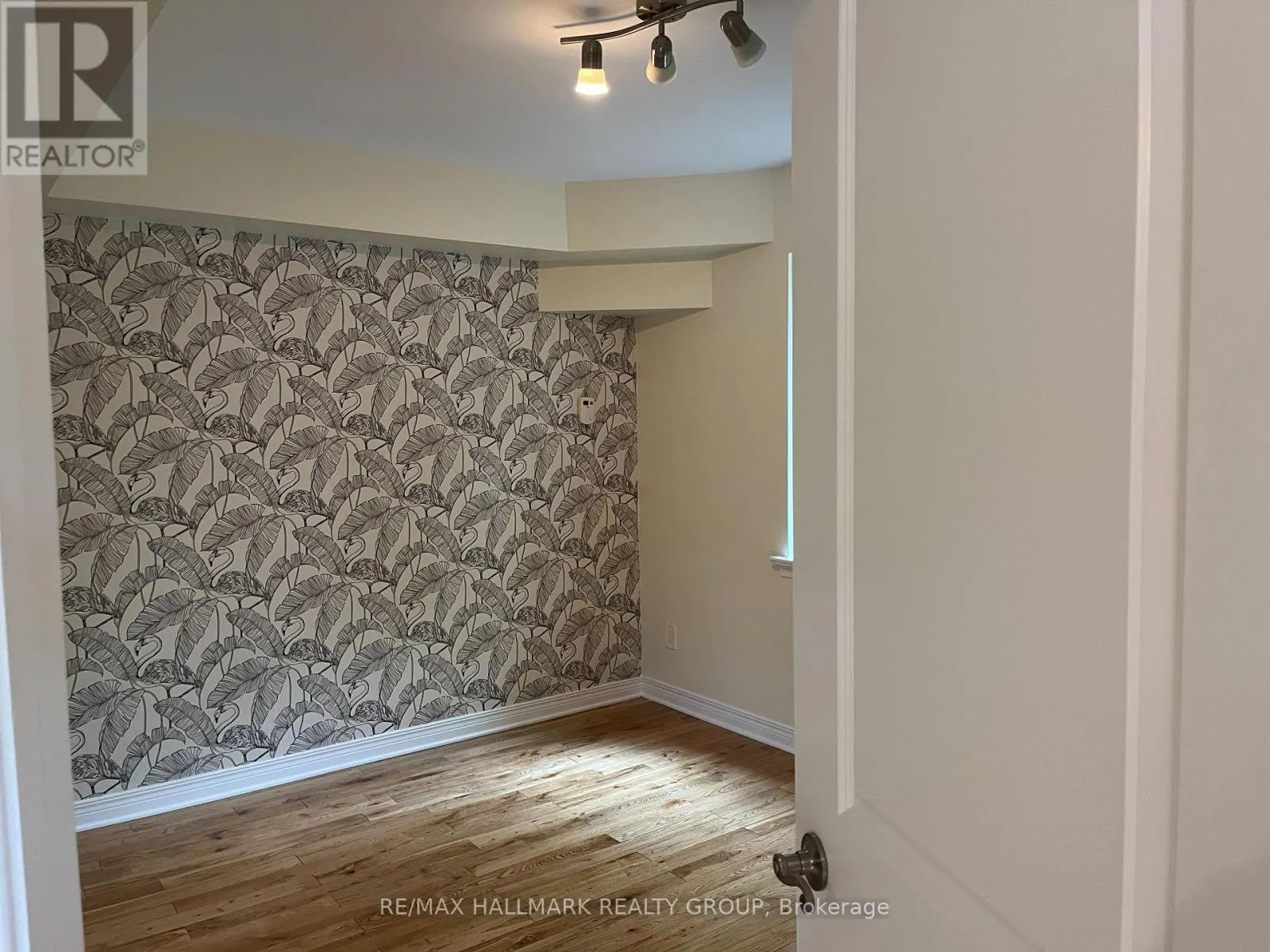324 CURRELL AVENUE