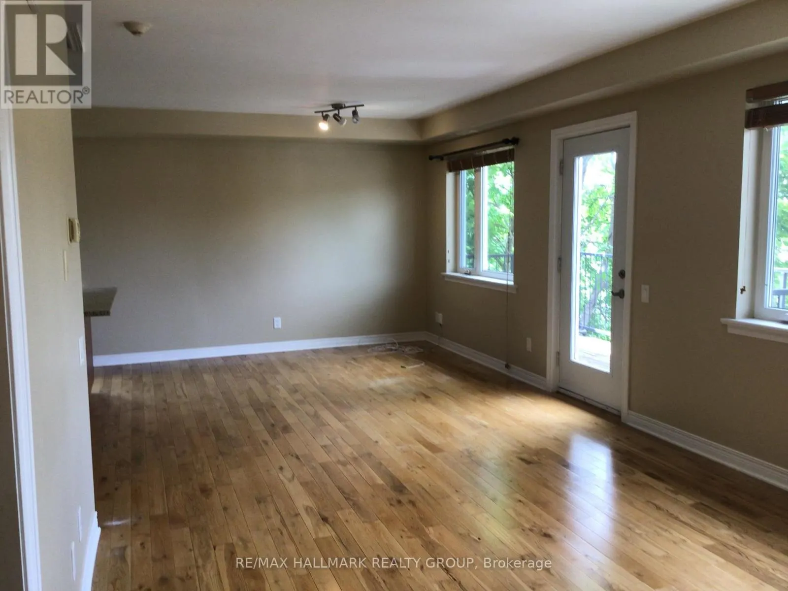 324 CURRELL AVENUE