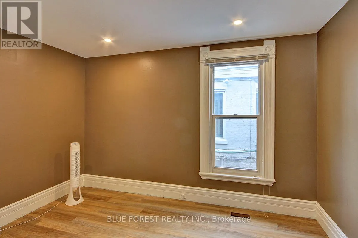 89 GLADSTONE AVENUE