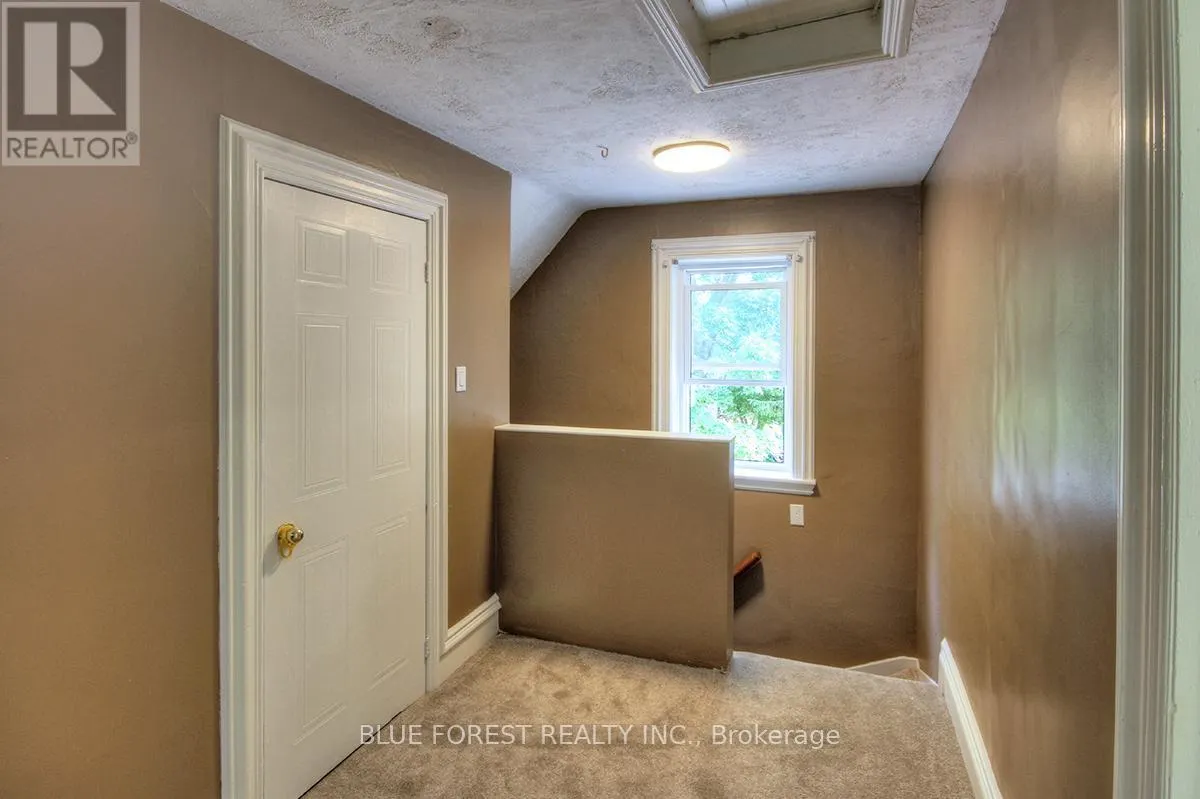 89 GLADSTONE AVENUE