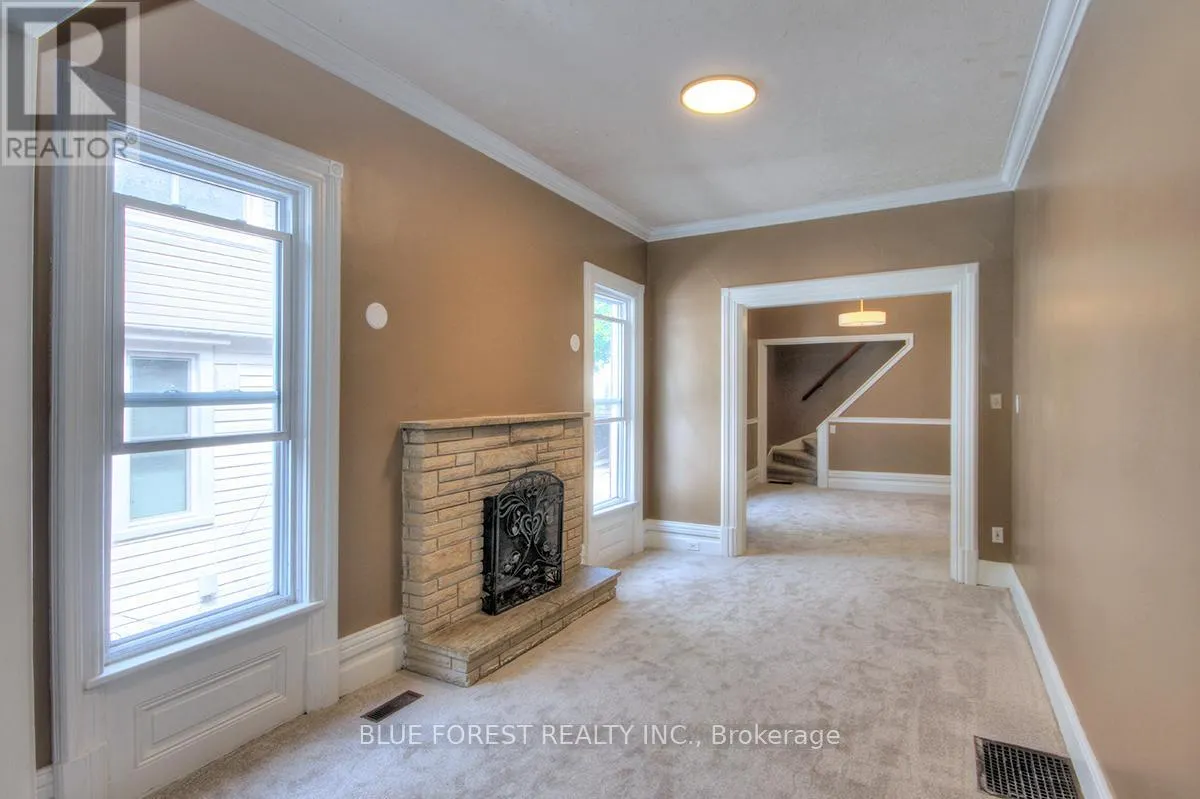 89 GLADSTONE AVENUE