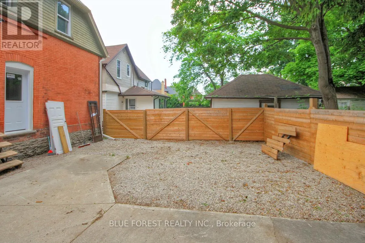 89 GLADSTONE AVENUE