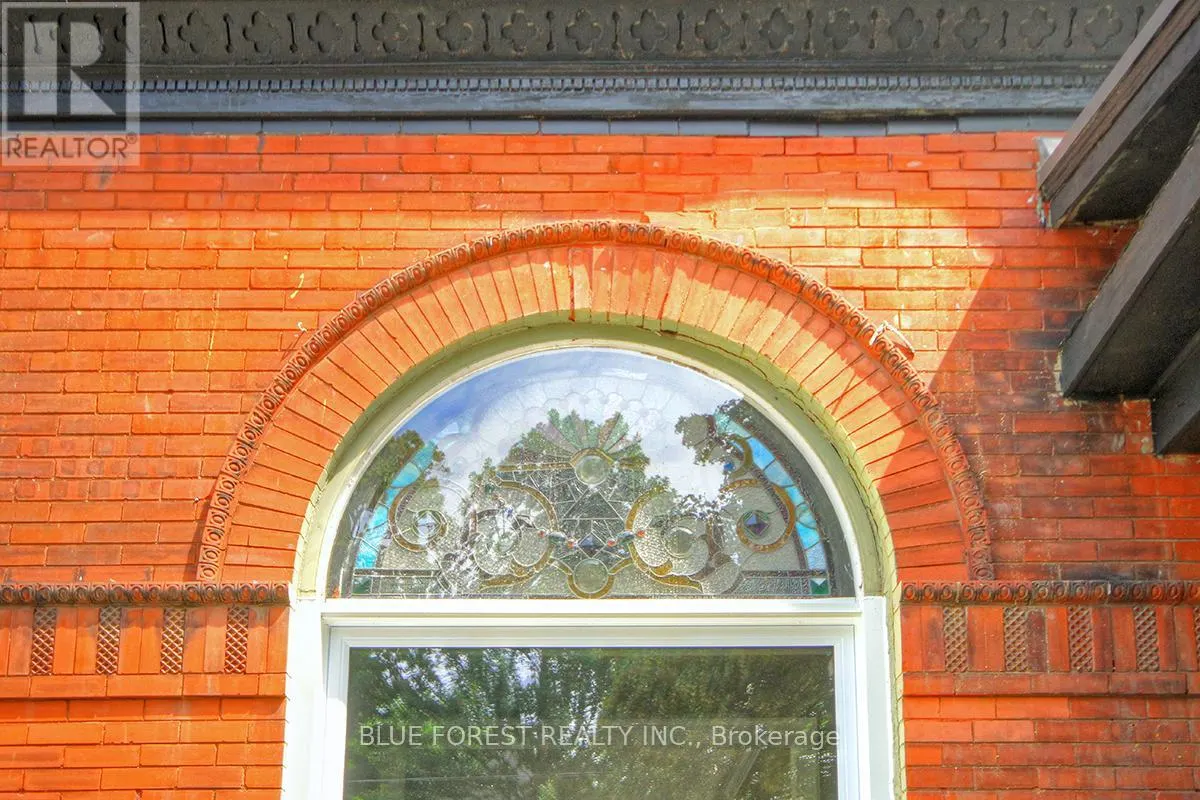 89 GLADSTONE AVENUE