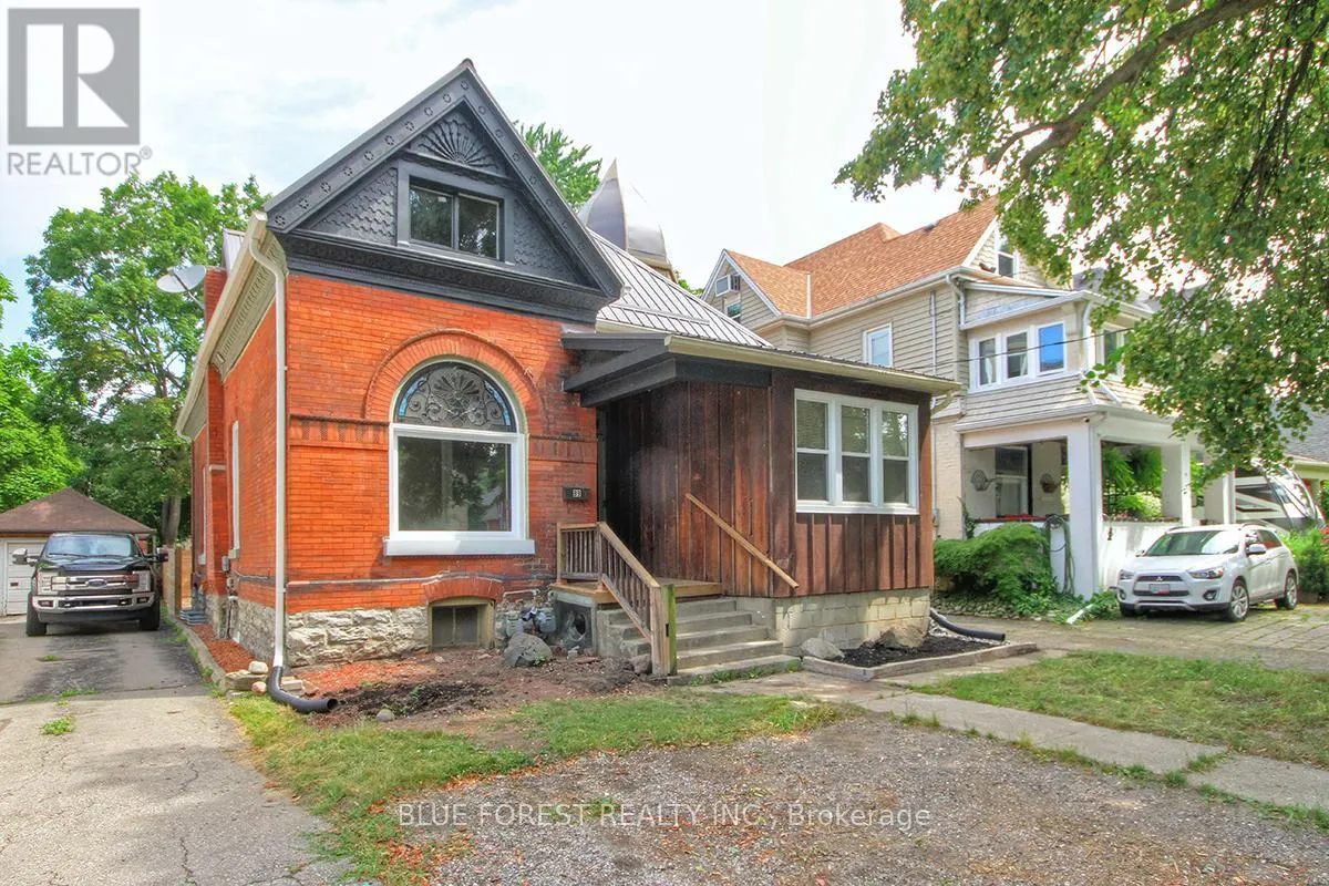 89 GLADSTONE AVENUE