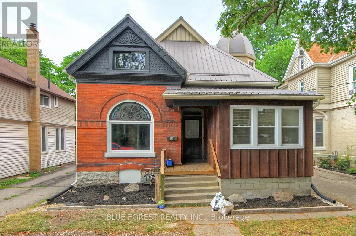 89 GLADSTONE AVENUE