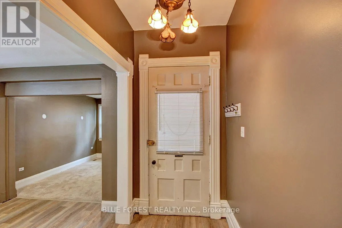 89 GLADSTONE AVENUE