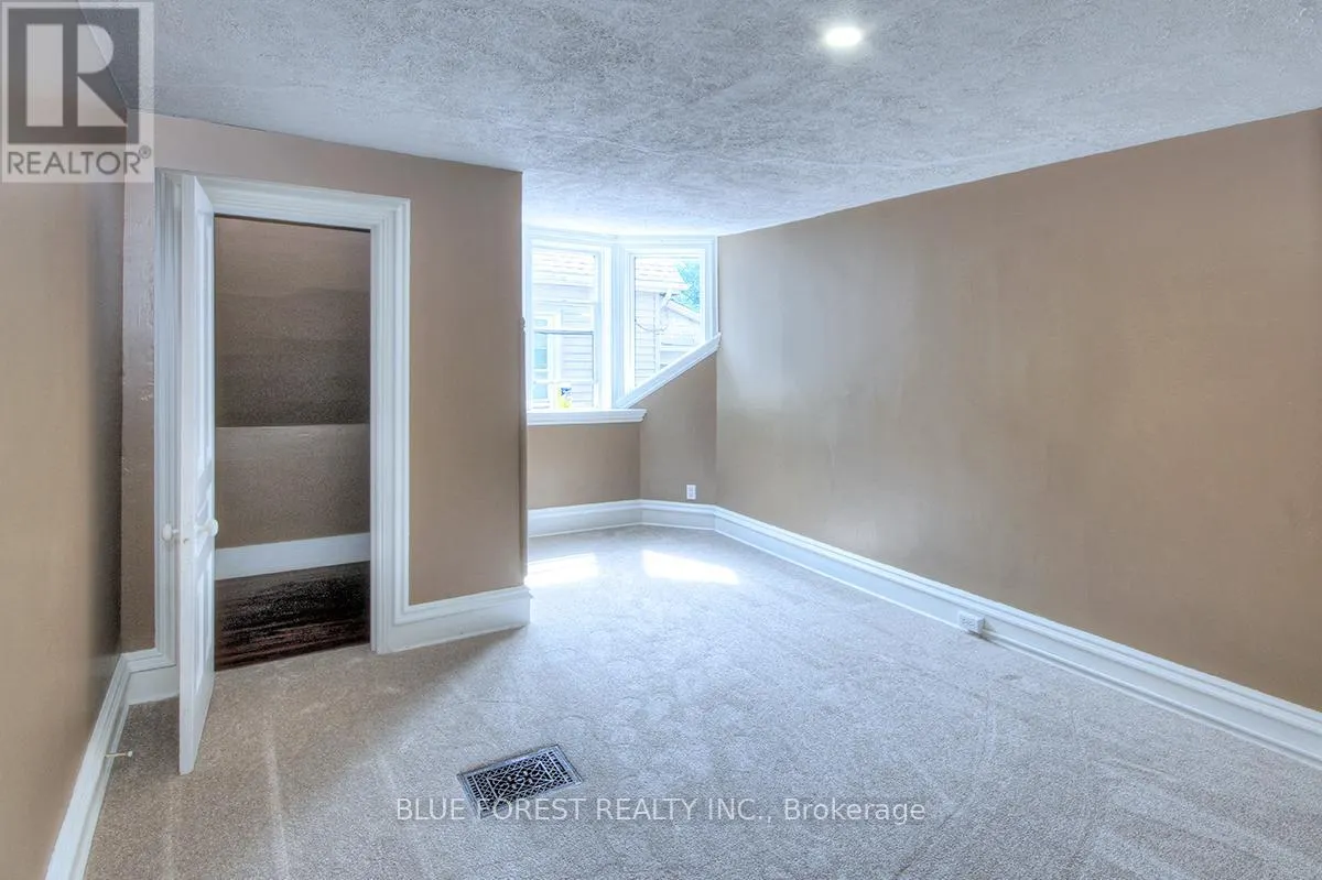 89 GLADSTONE AVENUE
