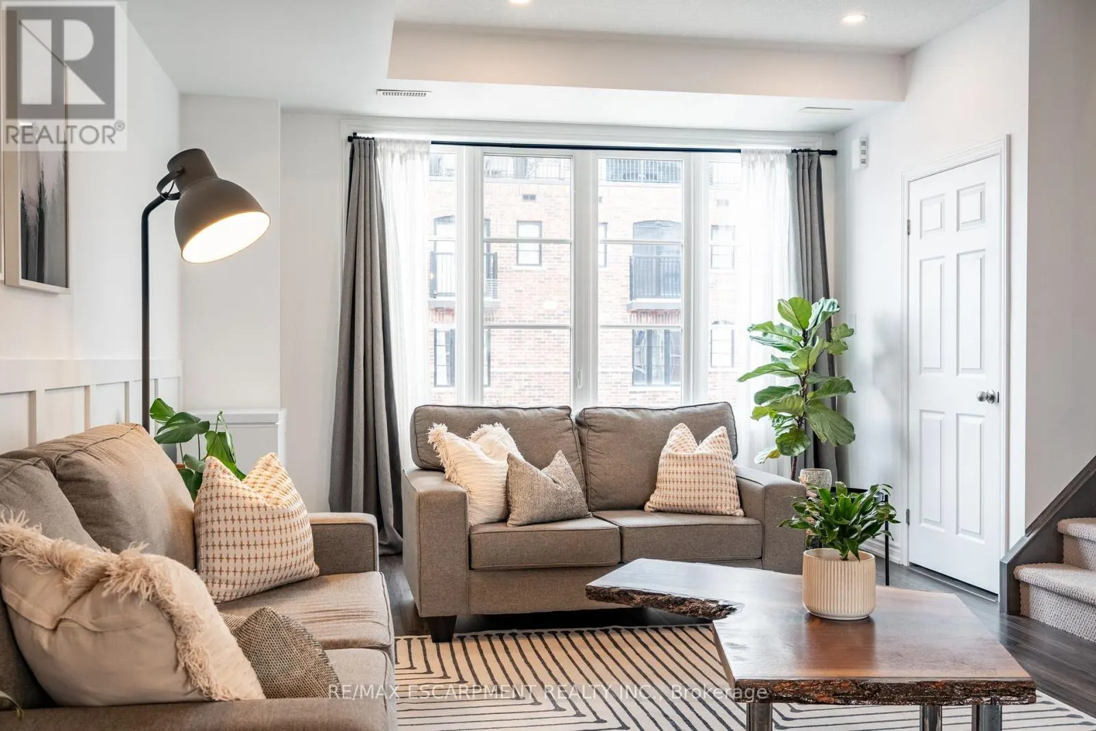 45 - 219 DUNDAS STREET E