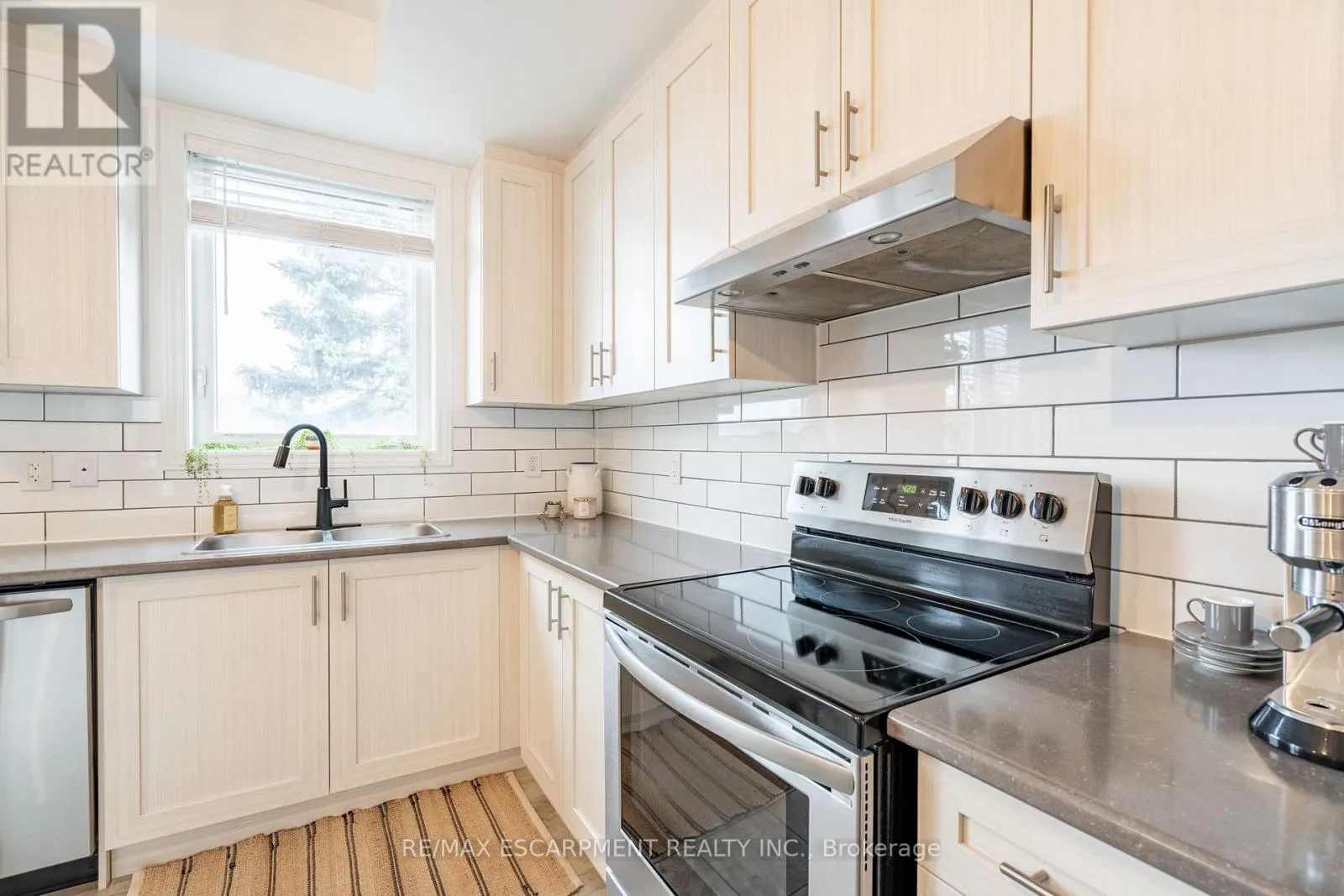 45 - 219 DUNDAS STREET E