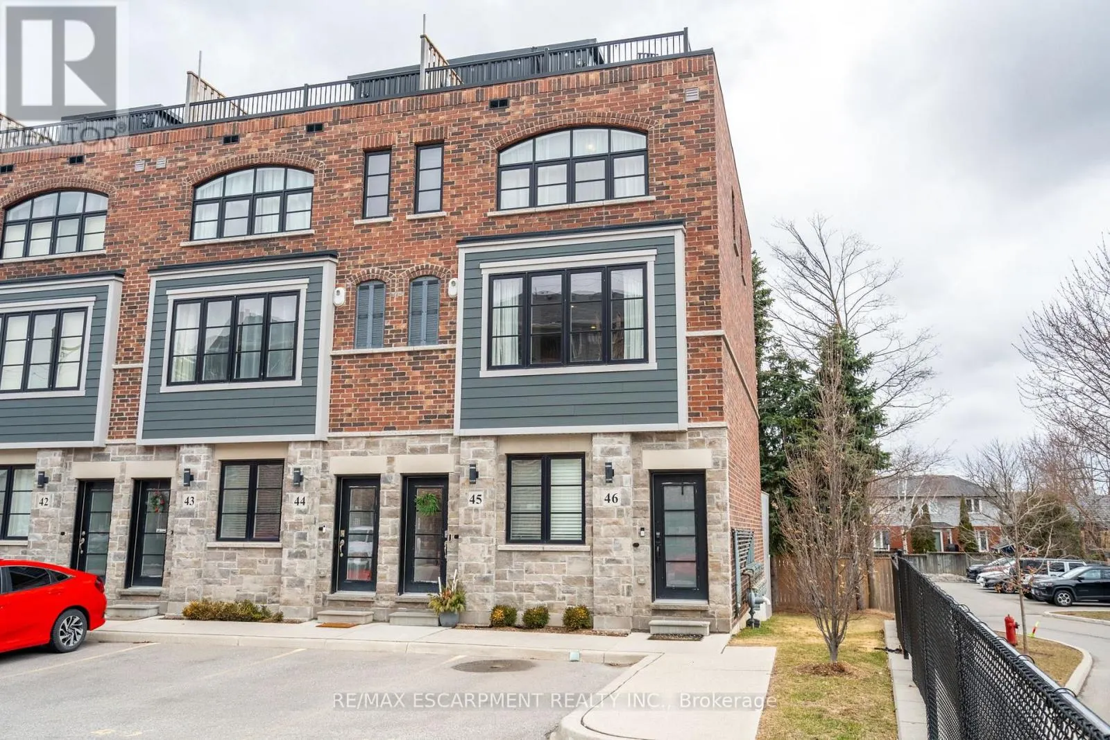 45 - 219 DUNDAS STREET E