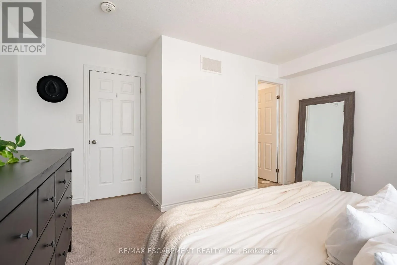45 - 219 DUNDAS STREET E