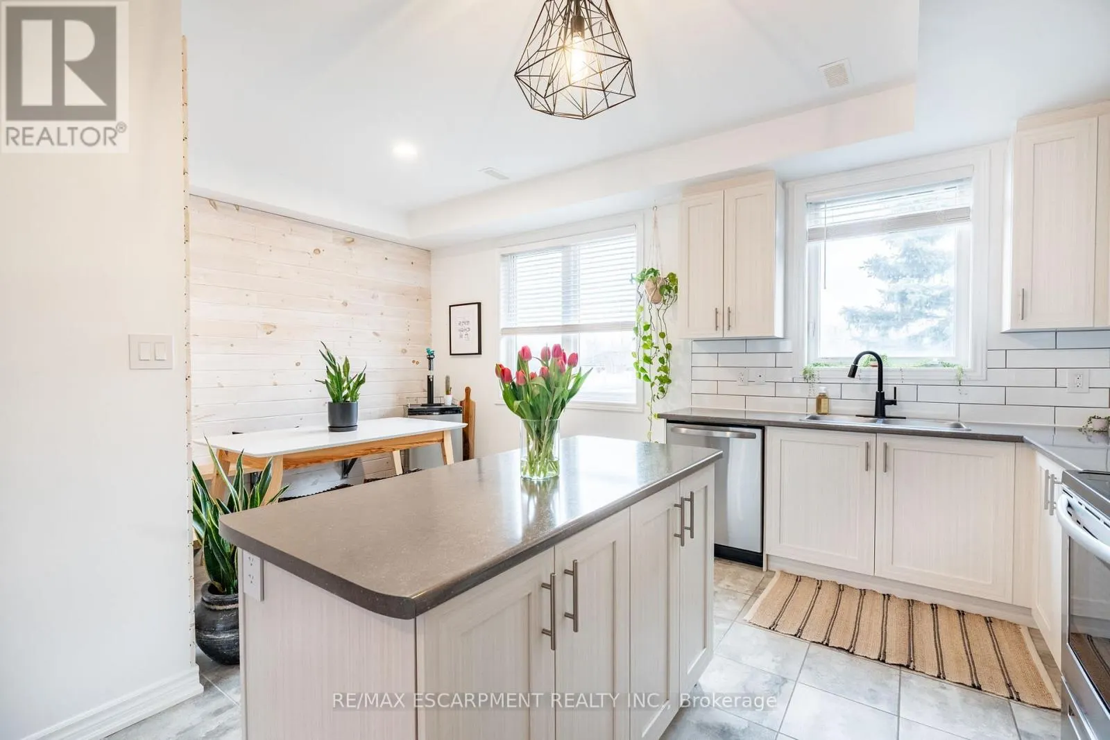 45 - 219 DUNDAS STREET E