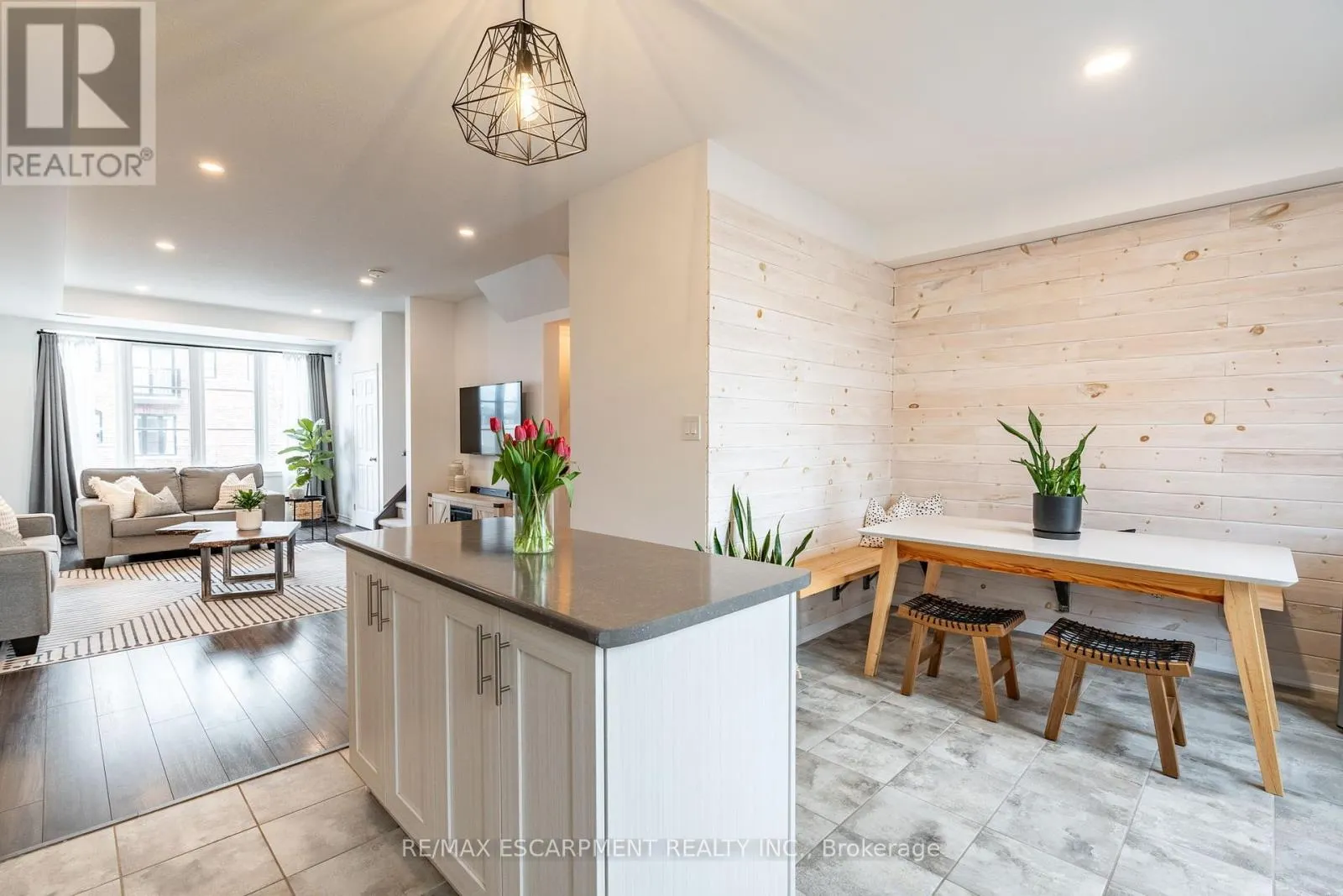 45 - 219 DUNDAS STREET E