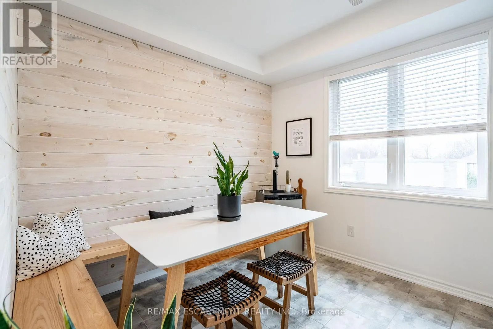 45 - 219 DUNDAS STREET E