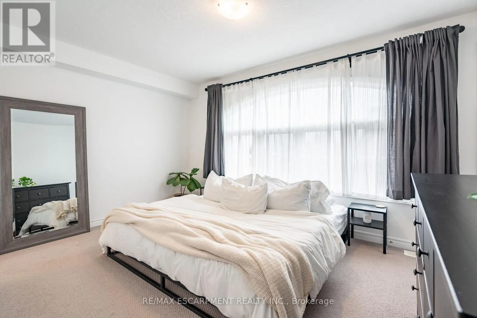 45 - 219 DUNDAS STREET E