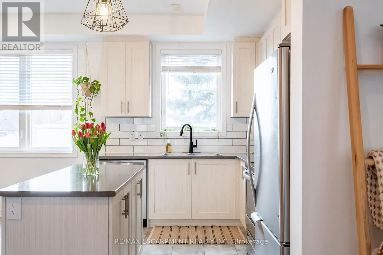 45 - 219 DUNDAS STREET E