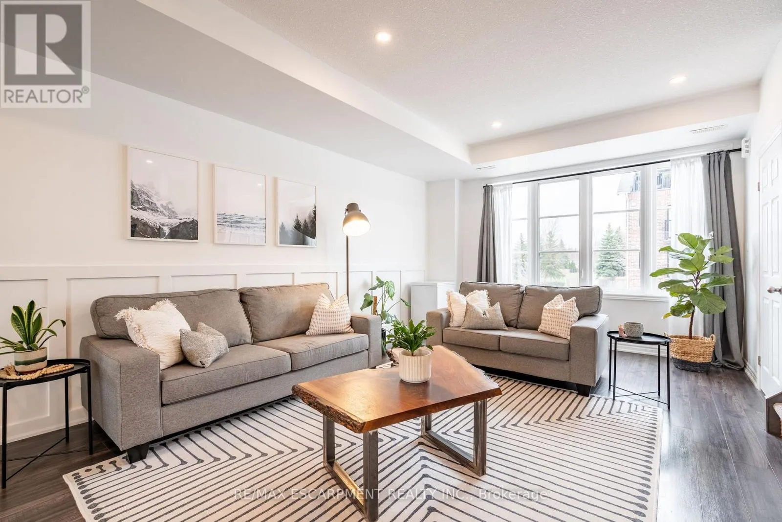 45 - 219 DUNDAS STREET E