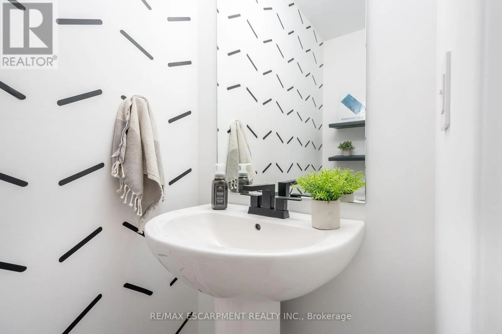 45 - 219 DUNDAS STREET E