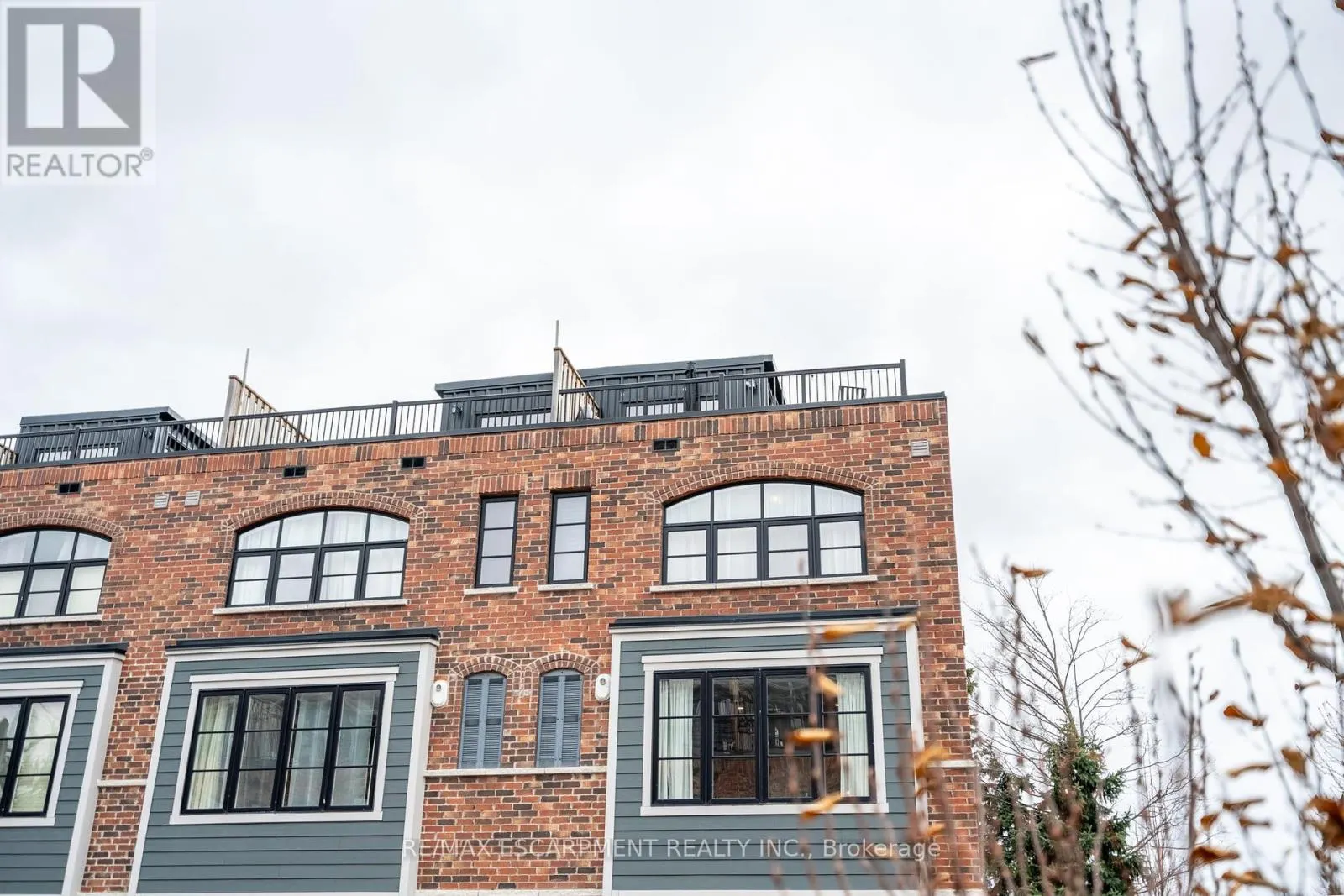 45 - 219 DUNDAS STREET E