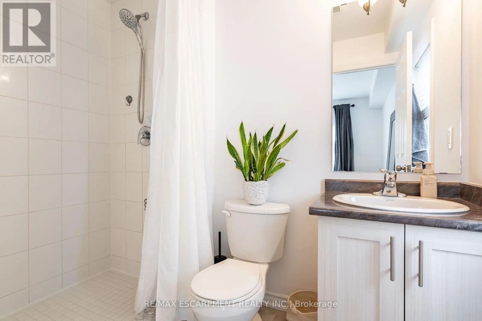 45 - 219 DUNDAS STREET E
