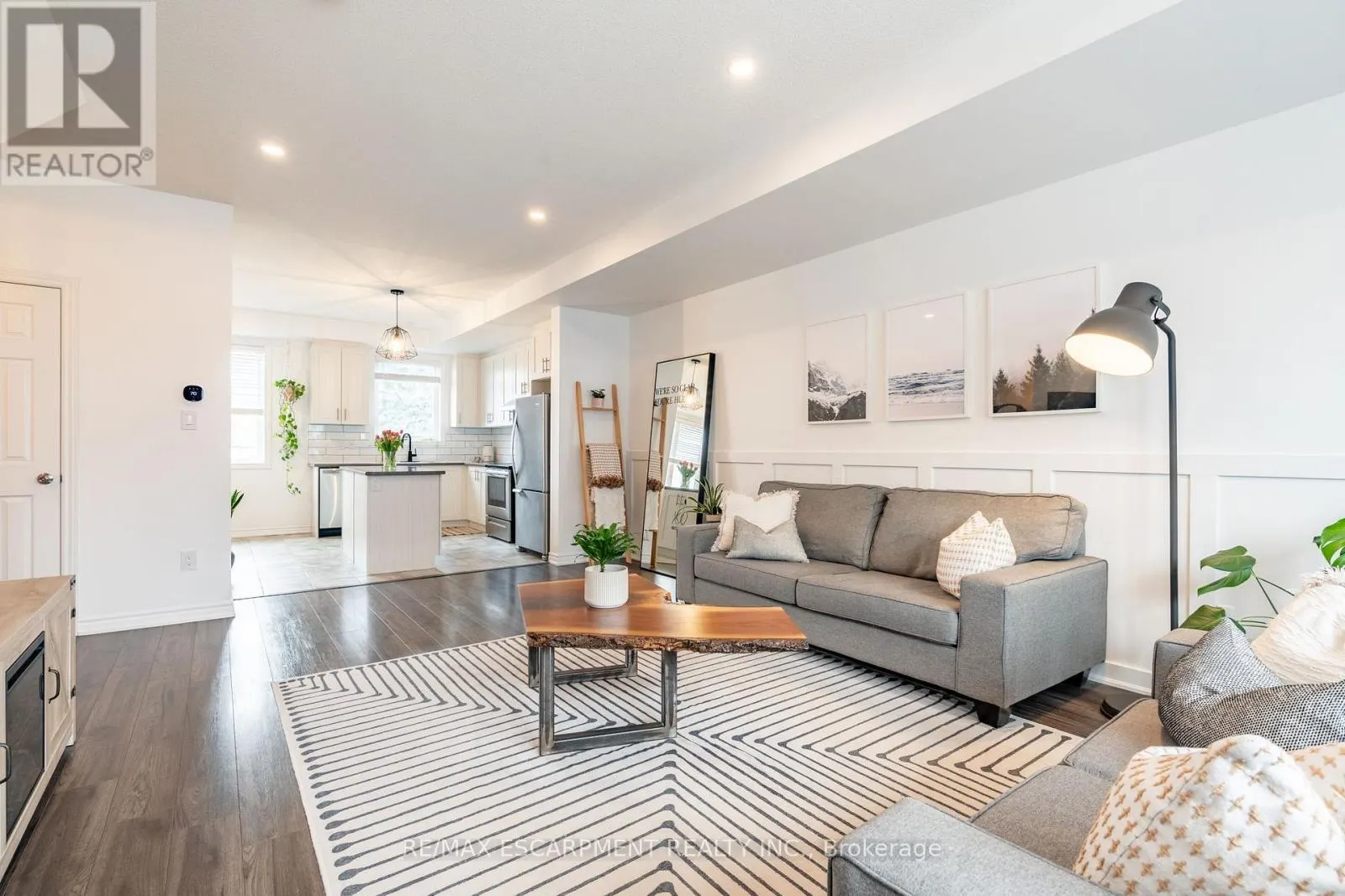 45 - 219 DUNDAS STREET E