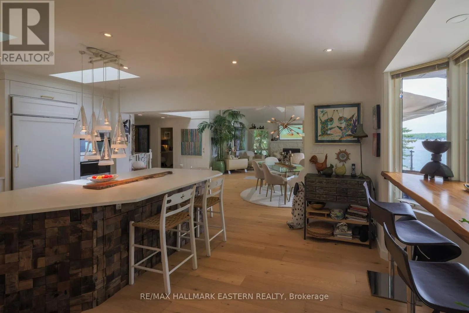 1052 TEDFORD LANE