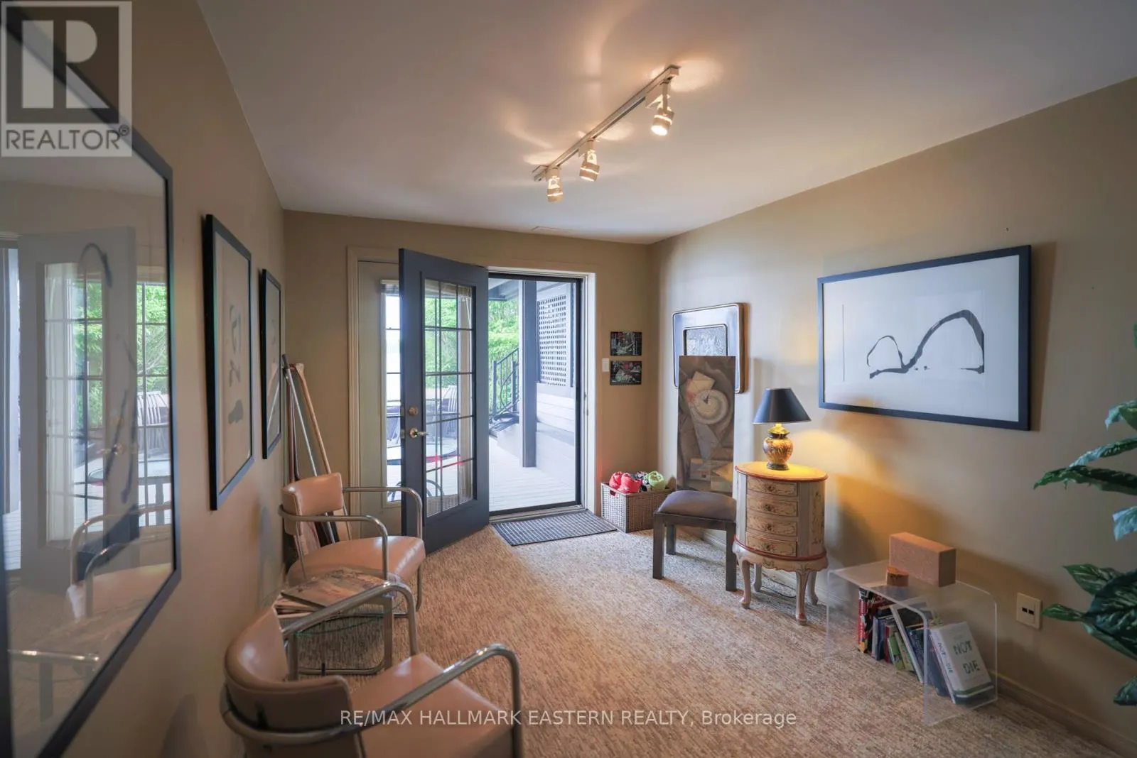 1052 TEDFORD LANE