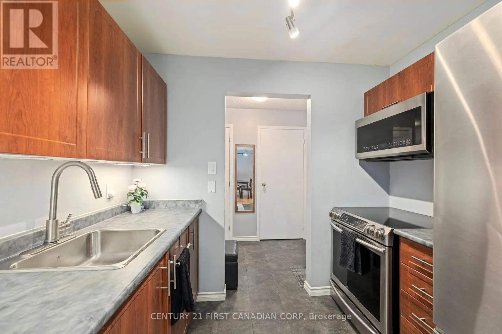 203 - 739 DEVERON CRESCENT, #203
