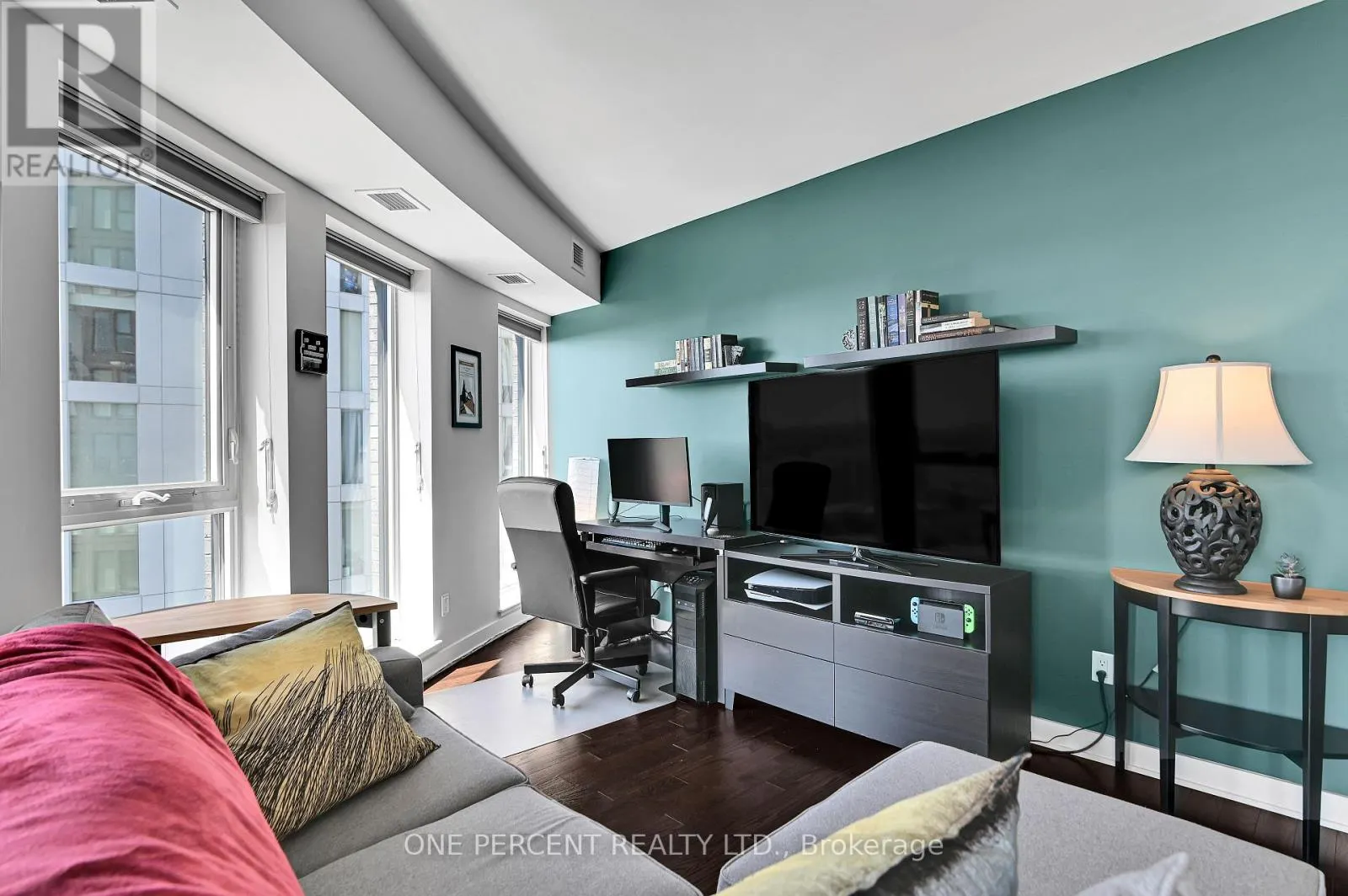 1905 - 40 NEPEAN STREET
