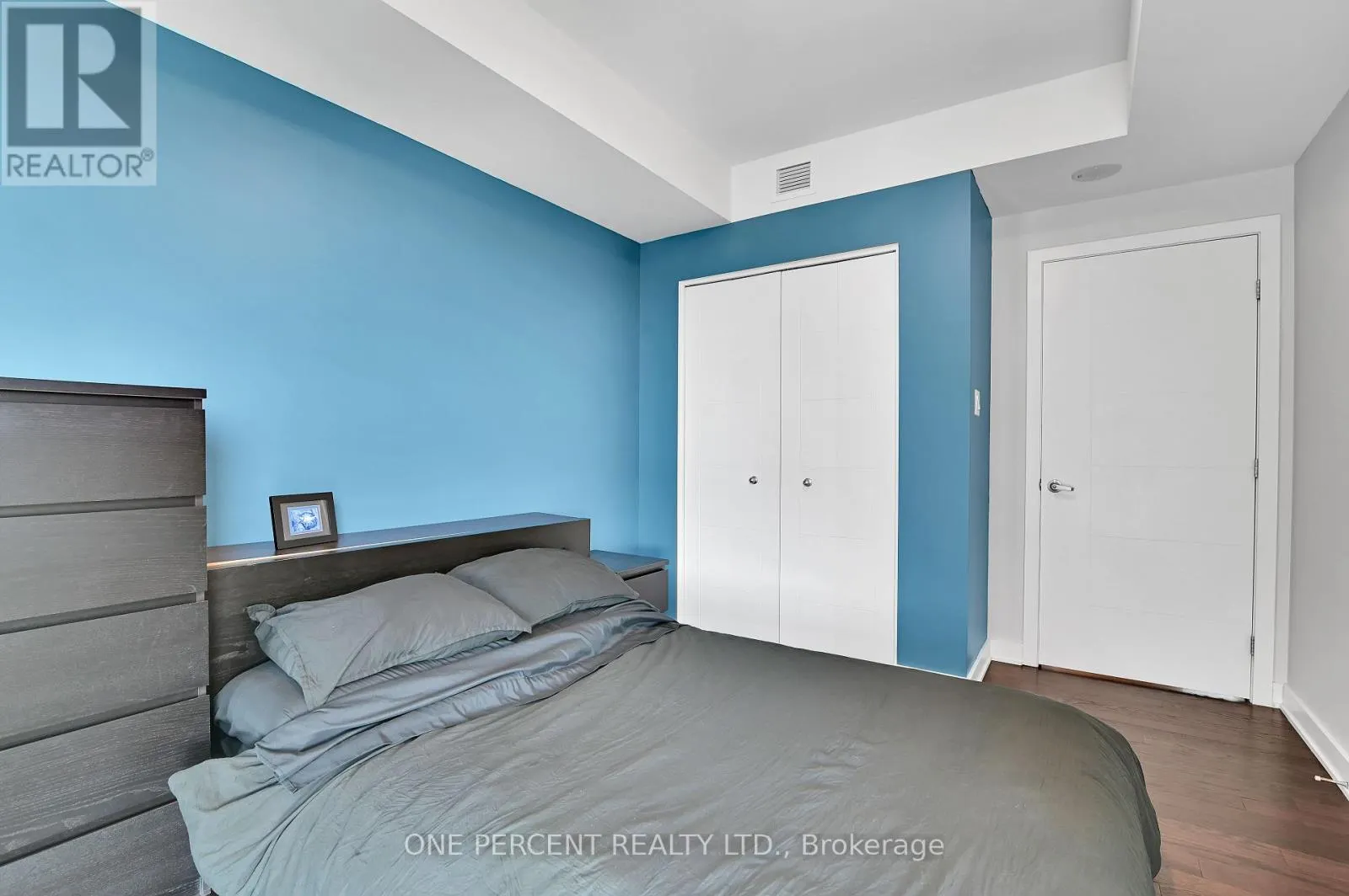 1905 - 40 NEPEAN STREET