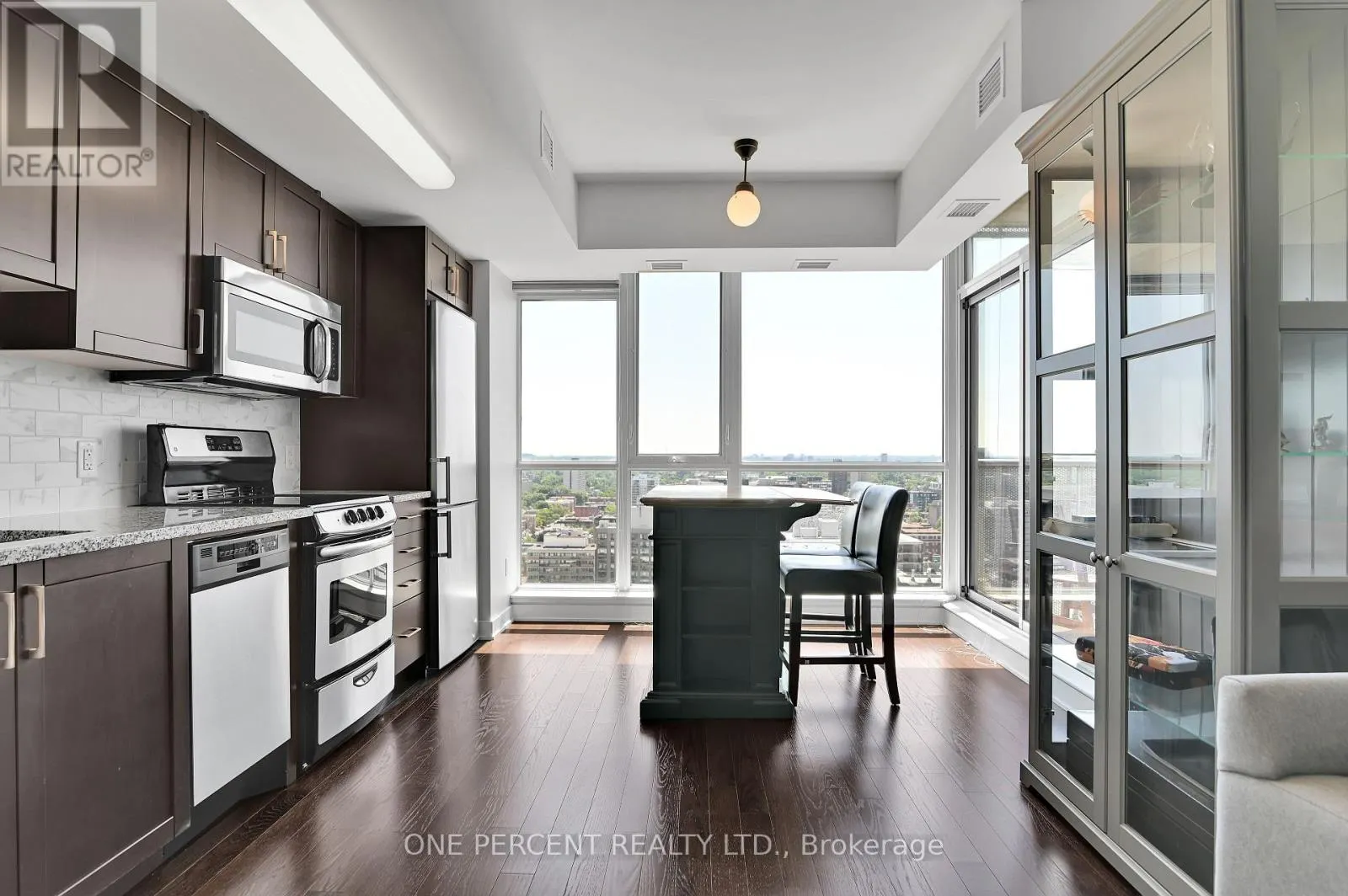 1905 - 40 NEPEAN STREET