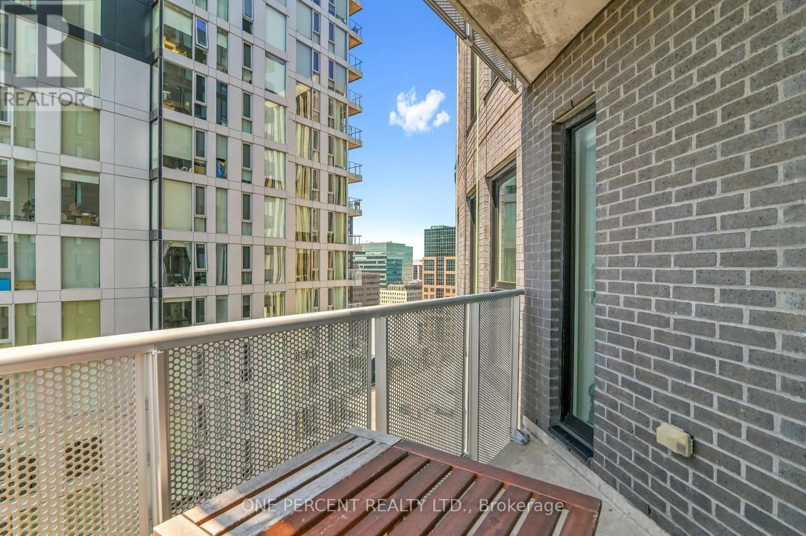 1905 - 40 NEPEAN STREET